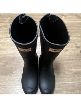 Hunter Black Waterproof Rubber Wellies with Logo